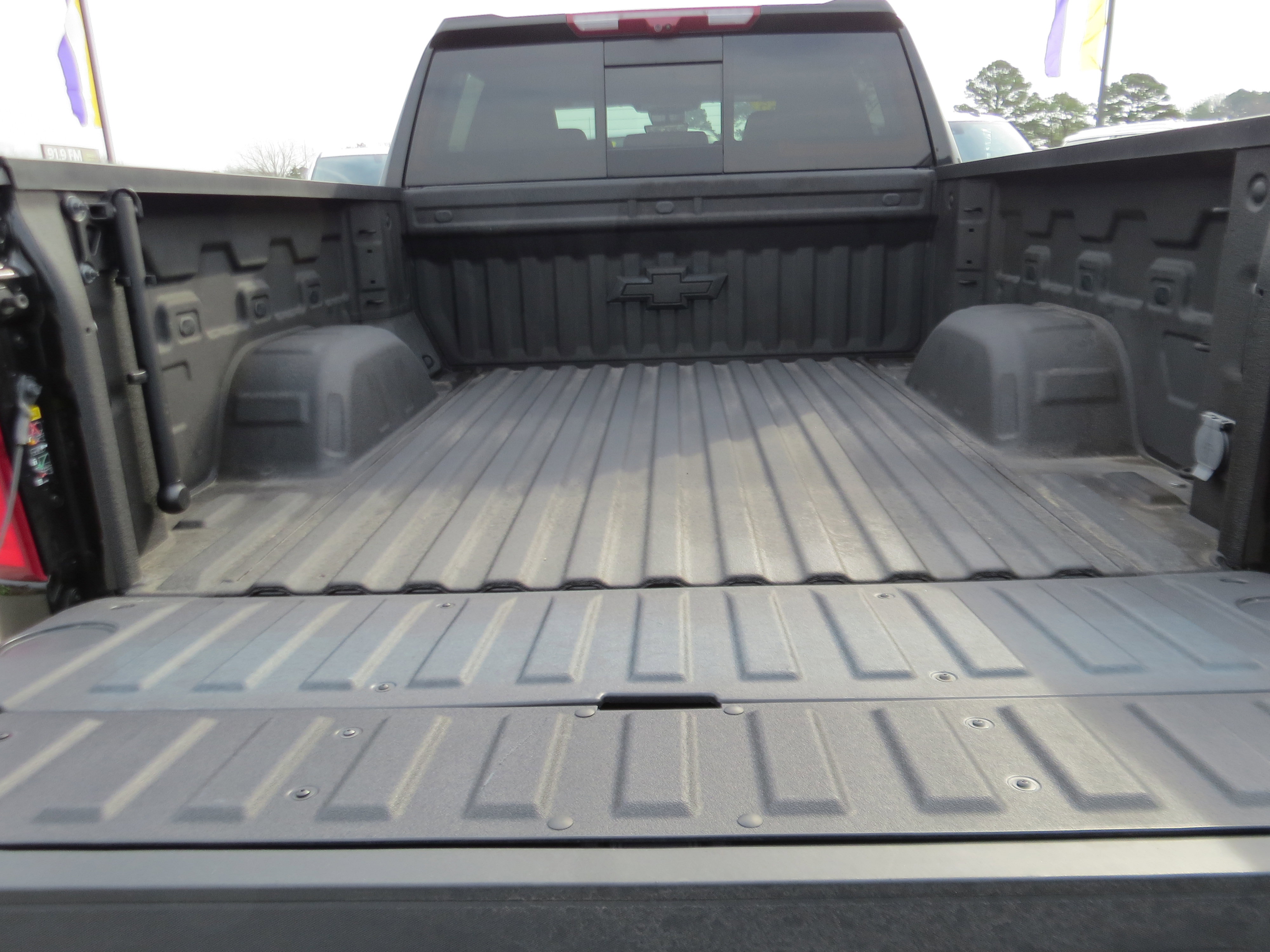 Used 2025 Chevrolet Silverado 1500 High Country w/ Midnight Edition AWD/4WD image 16