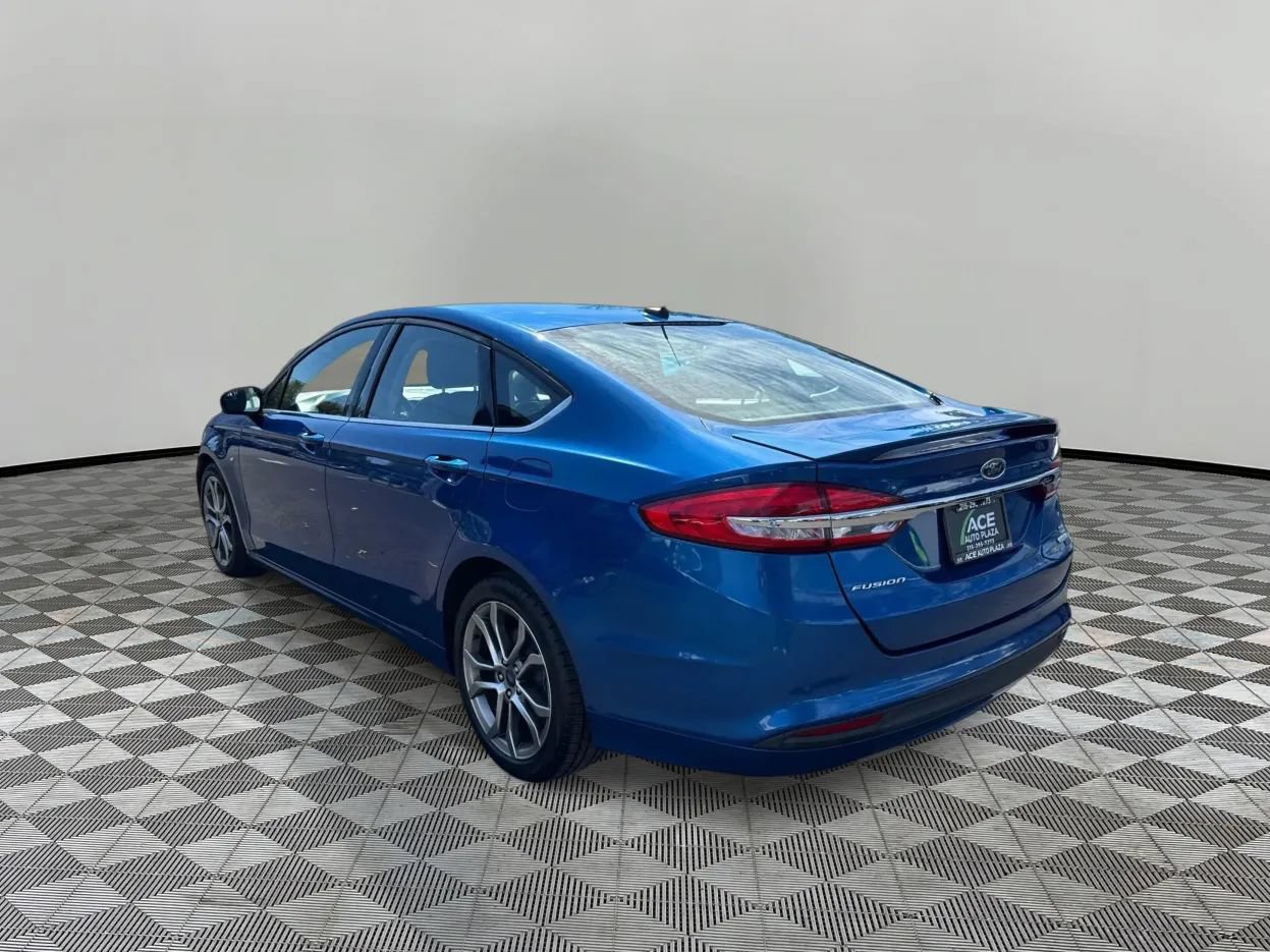 Used 2017 Ford Fusion SE w/ Equipment Group 201A FWD image 7
