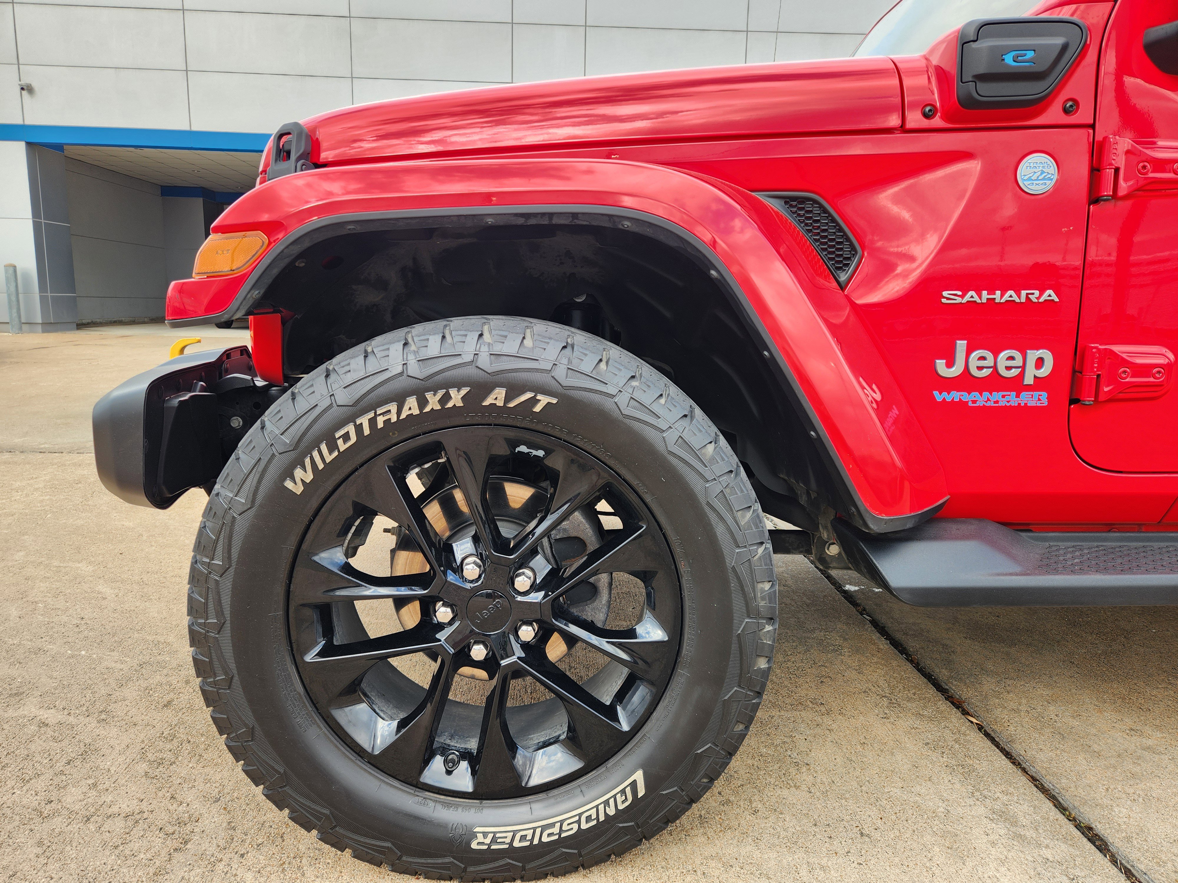 Used 2021 Jeep Wrangler Unlimited Sahara AWD/4WD image 9
