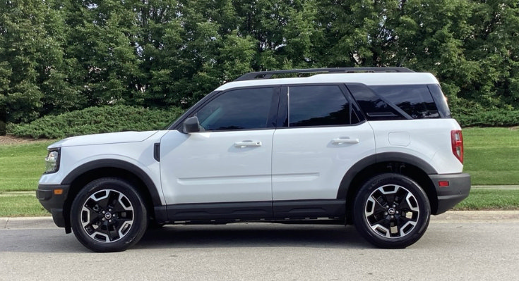 Used 2023 Ford Bronco Sport Outer Banks w/ Tech Package AWD/4WD image 2