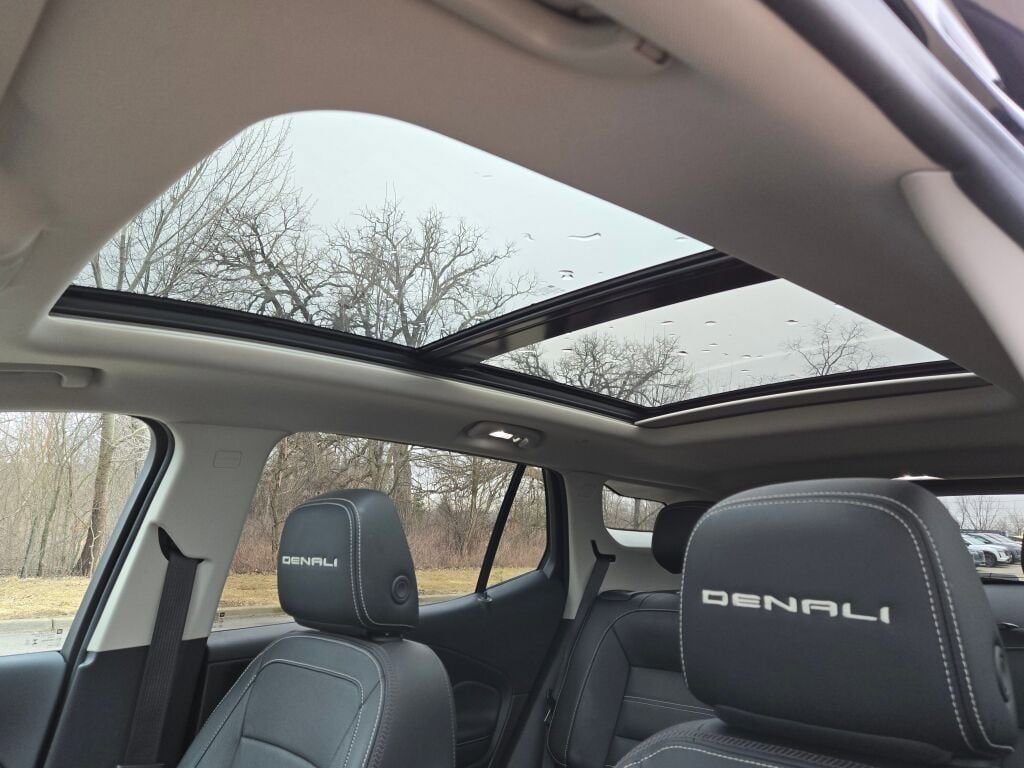 Used 2024 GMC Terrain Denali w/ Denali Premium Package image 22