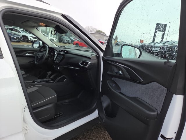 Used 2023 Chevrolet TrailBlazer LT w/ Convenience Package AWD/4WD image 13