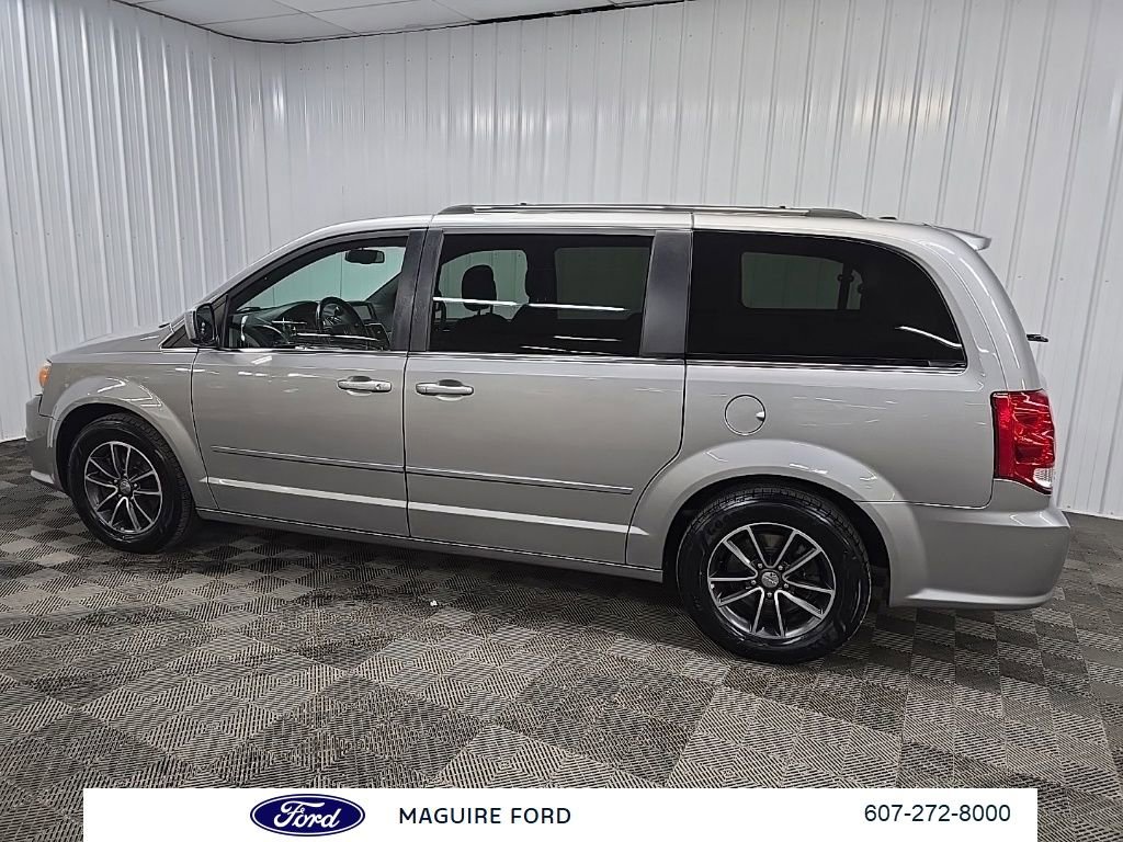 Used 2017 Dodge Grand Caravan SXT image 5
