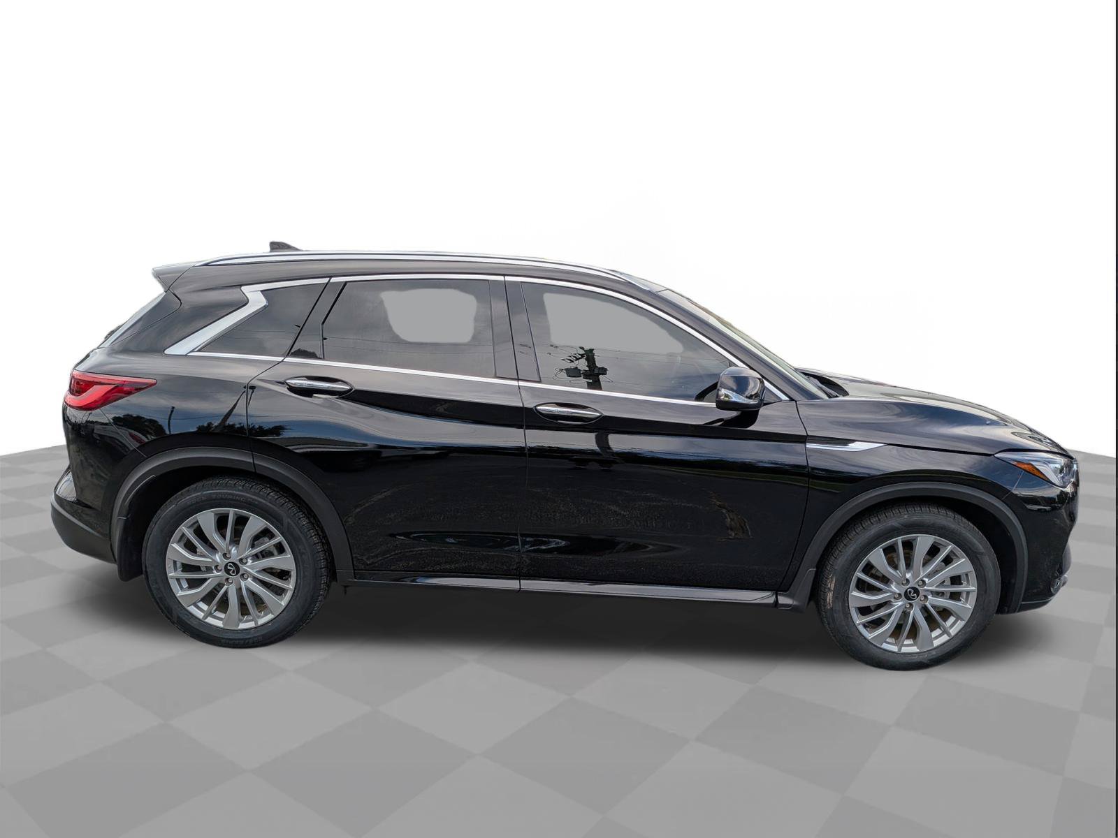 Used 2023 INFINITI QX50 Luxe AWD/4WD image 3