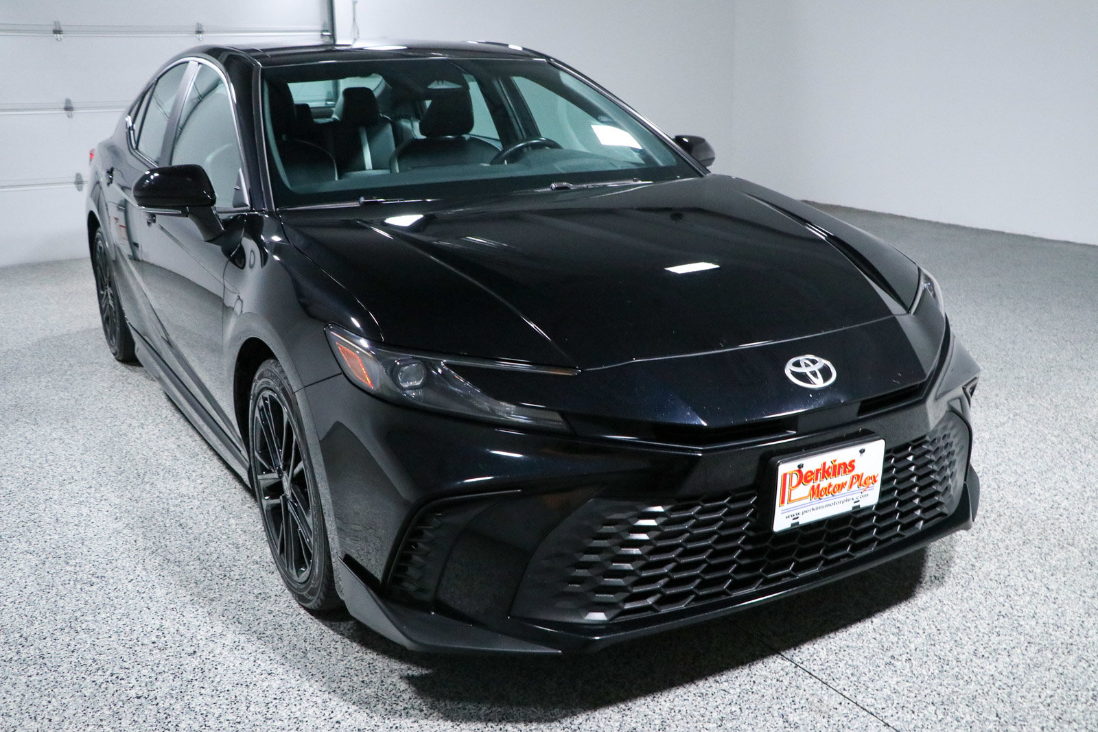 Used 2025 Toyota Camry SE FWD image 5