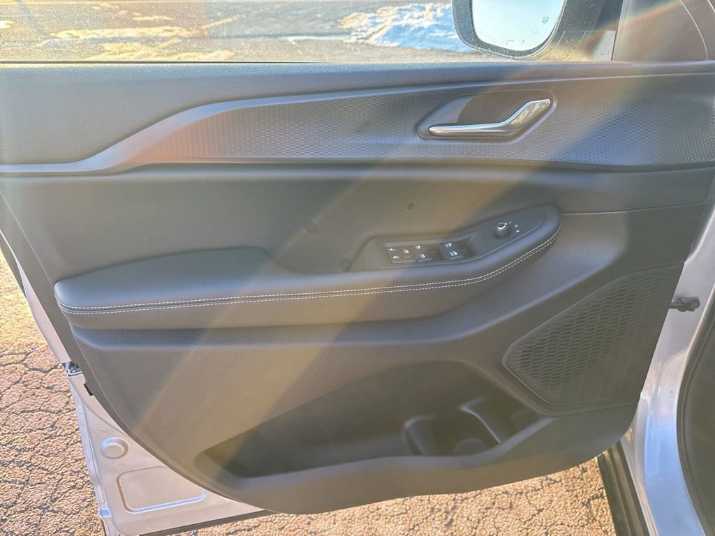 New 2025 Jeep Grand Cherokee L Laredo image 47