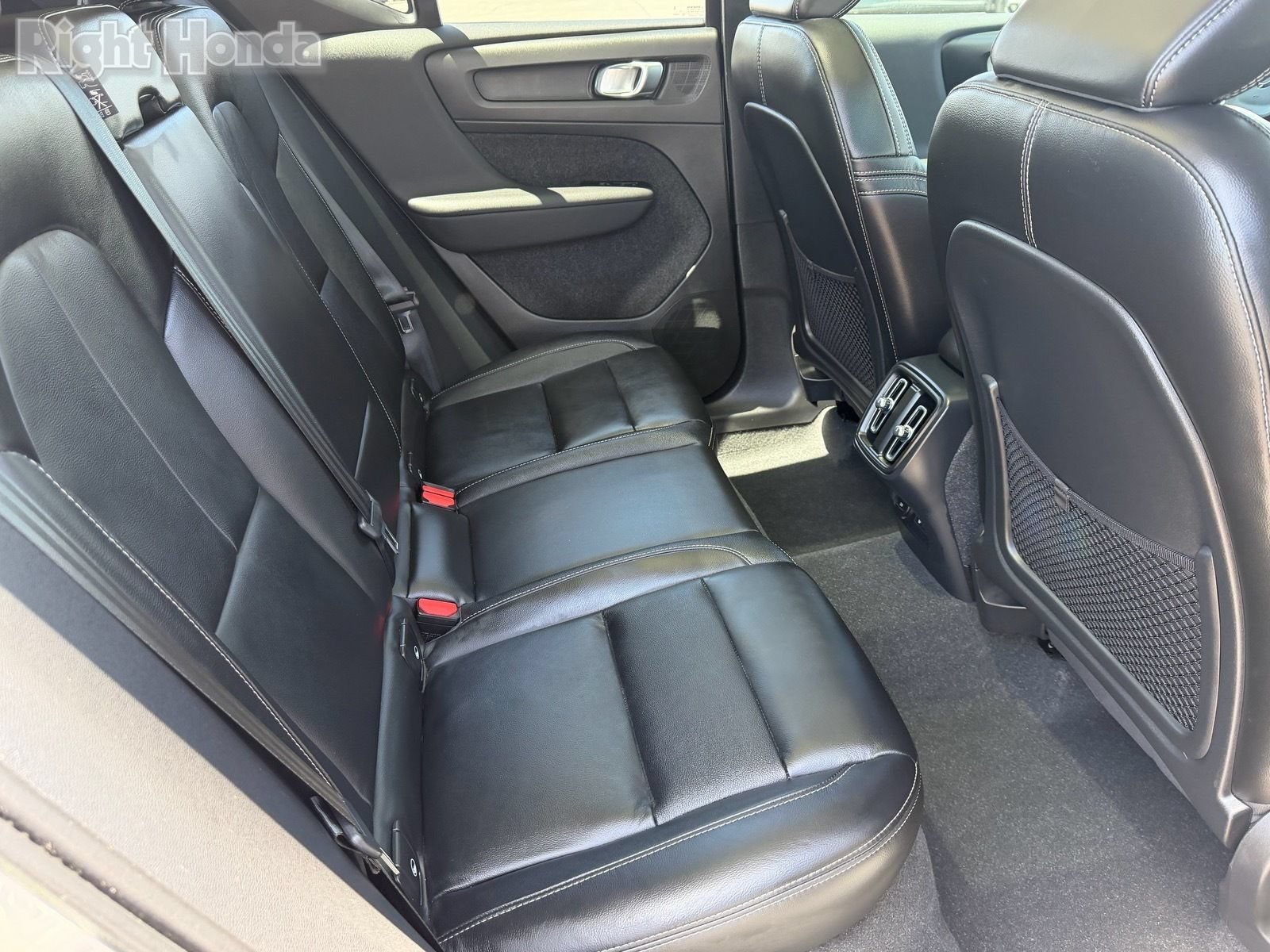 Used 2023 Volvo XC40 B5 Ultimate w/ Protection Package Premier AWD/4WD image 17