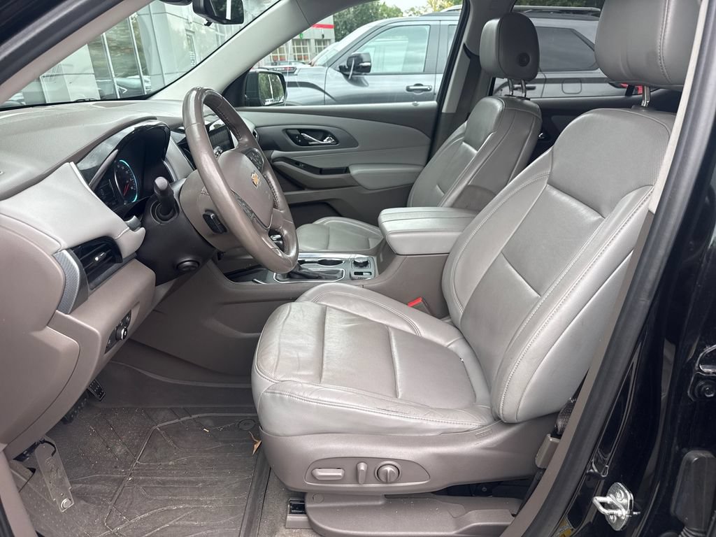 Used 2018 Chevrolet Traverse Premier w/ Driver Confidence II Package FWD image 8