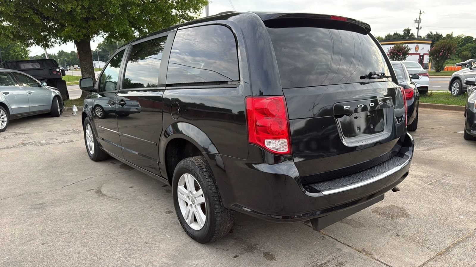 Used 2014 Dodge Grand Caravan R/T w/ Driver Convenience Group FWD image 3