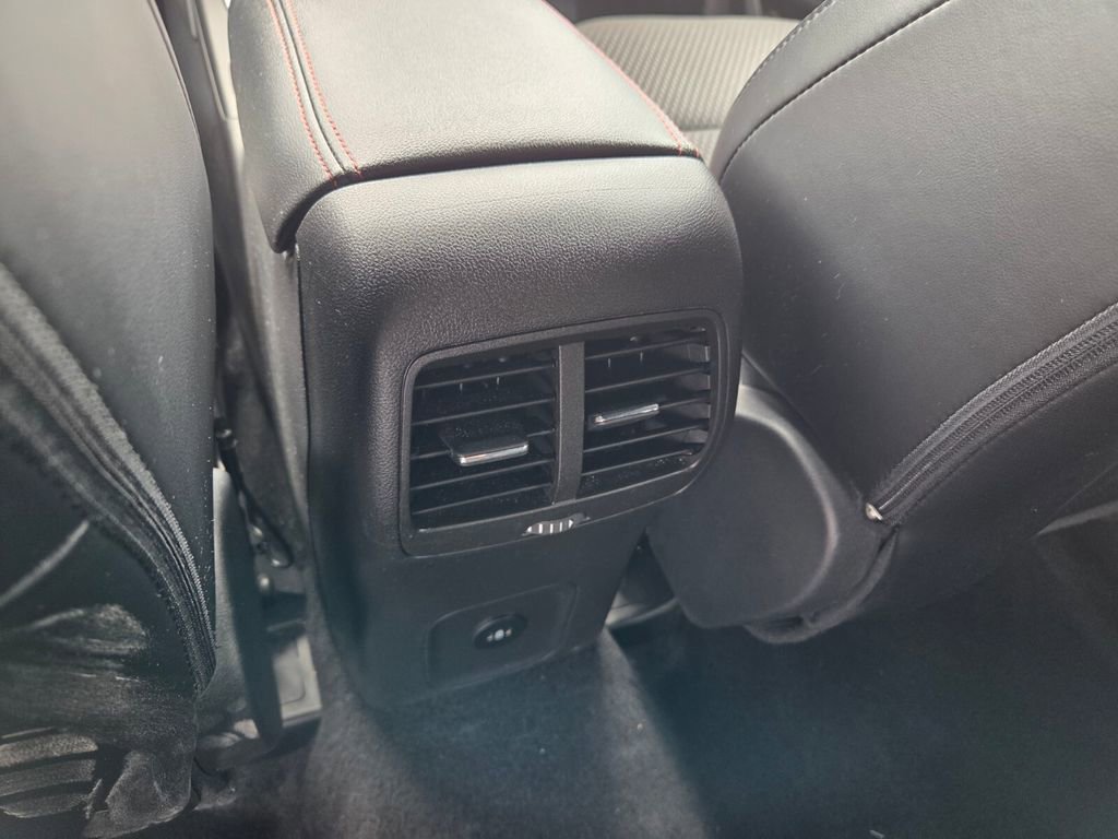 Used 2025 Ford Escape ST-Line image 8