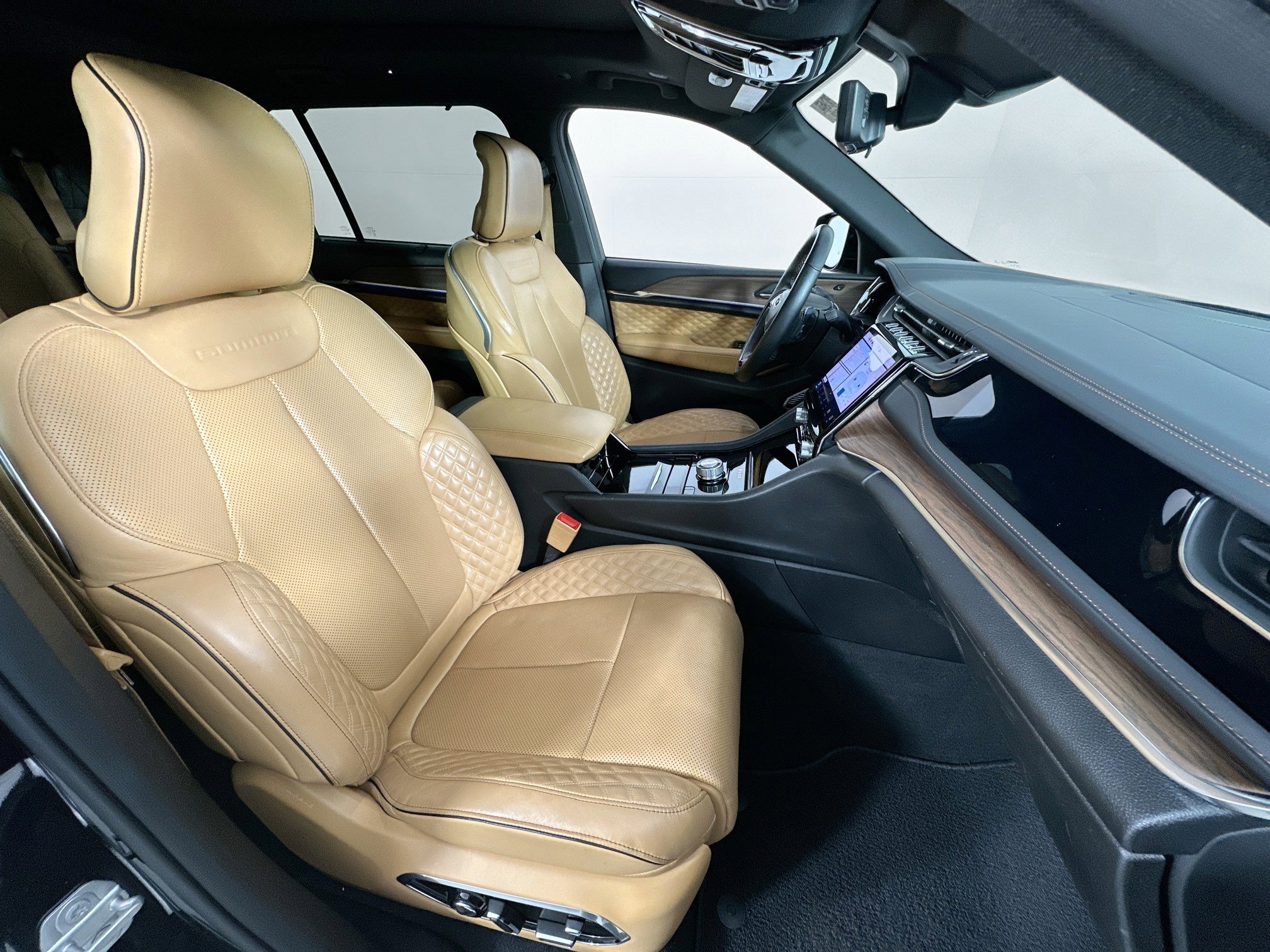 Used 2023 Jeep Grand Cherokee L Summit w/ Advanced Protech Group IV image 31