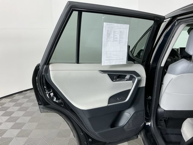 Used 2020 Toyota RAV4 Limited AWD/4WD image 28