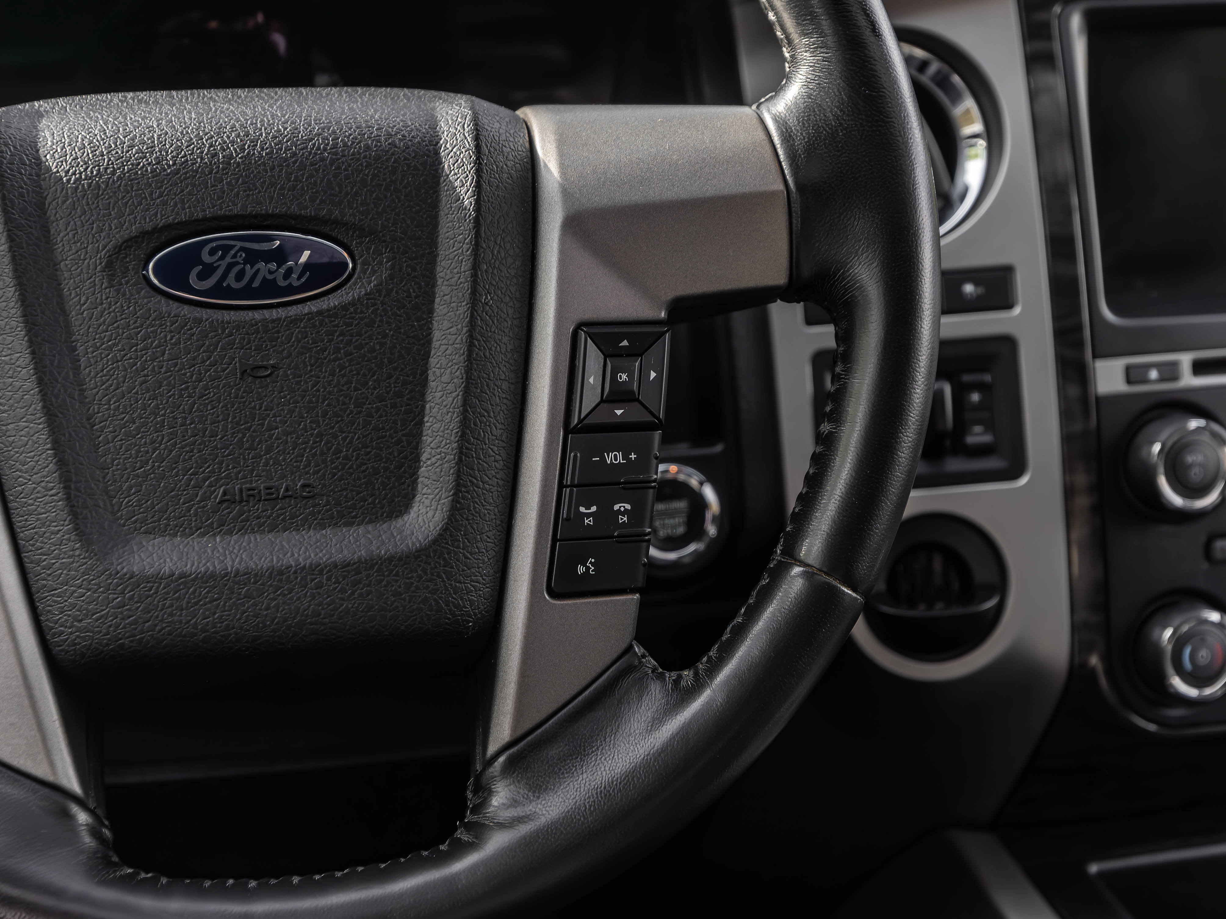 Used 2017 Ford Expedition Limited w/ Equipment Group 301A image 8