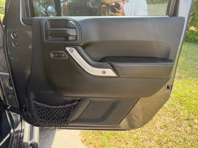 Used 2016 Jeep Wrangler Unlimited Rubicon image 14