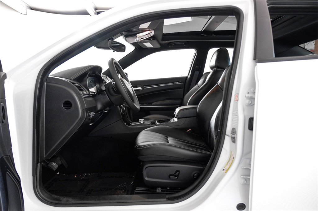 Used 2023 Chrysler 300 S image 5