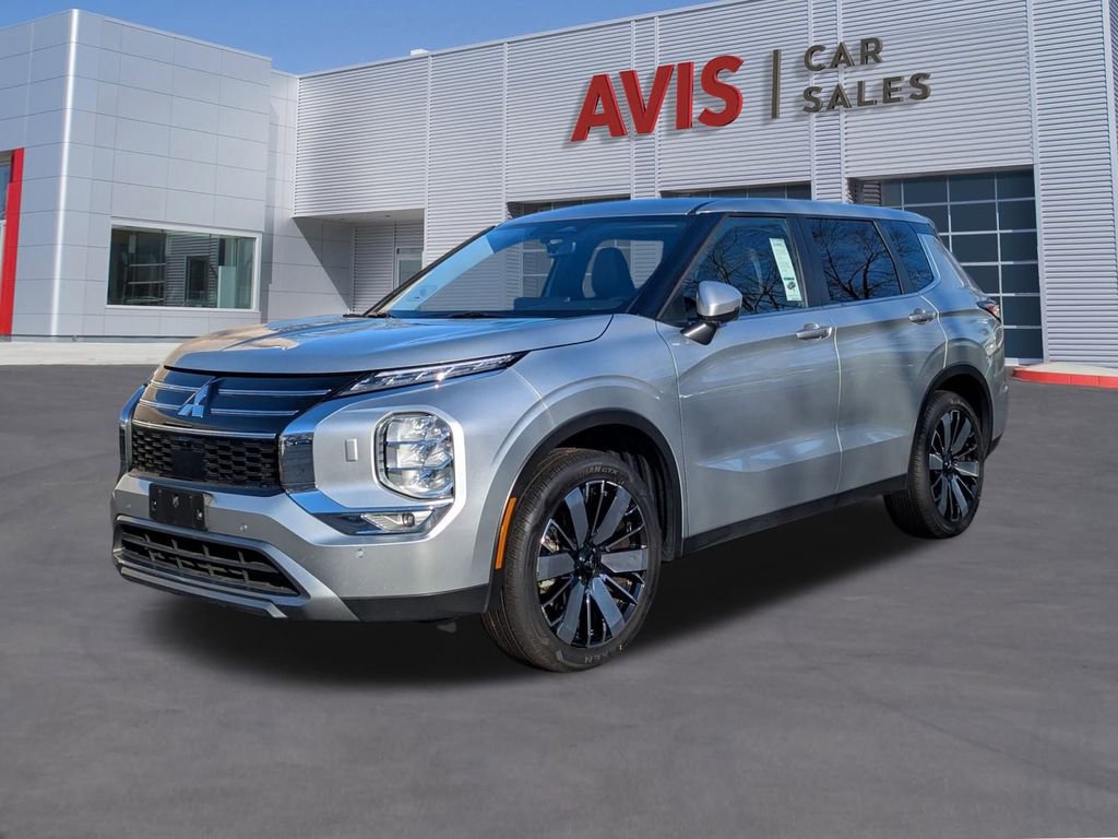 Used 2025 Mitsubishi Outlander SE