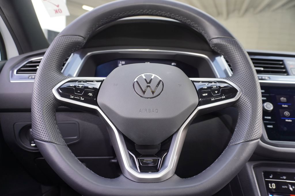 Used 2022 Volkswagen Tiguan SE R-Line image 22