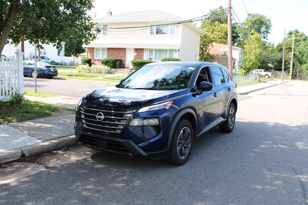 Used 2024 Nissan Rogue SV FWD image 2