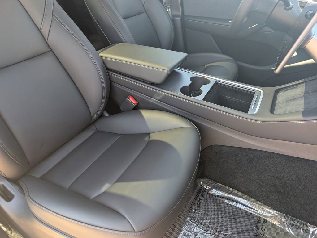 Used 2023 Tesla Model Y Long Range image 21