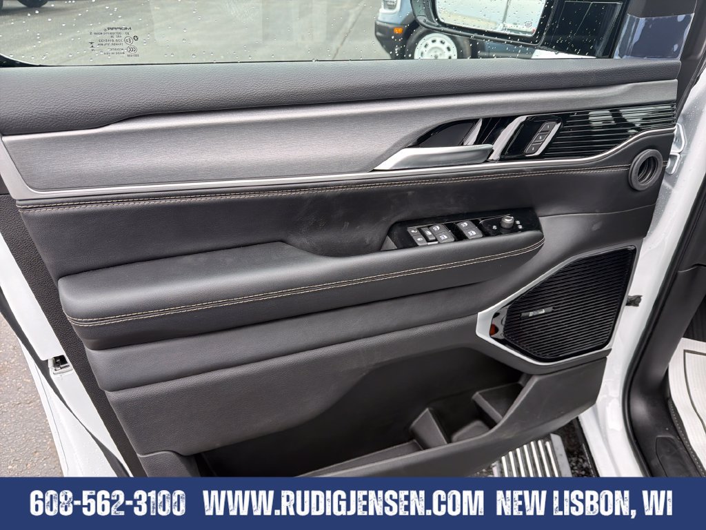 New 2026 Jeep Grand Wagoneer L Limited AWD/4WD image 10