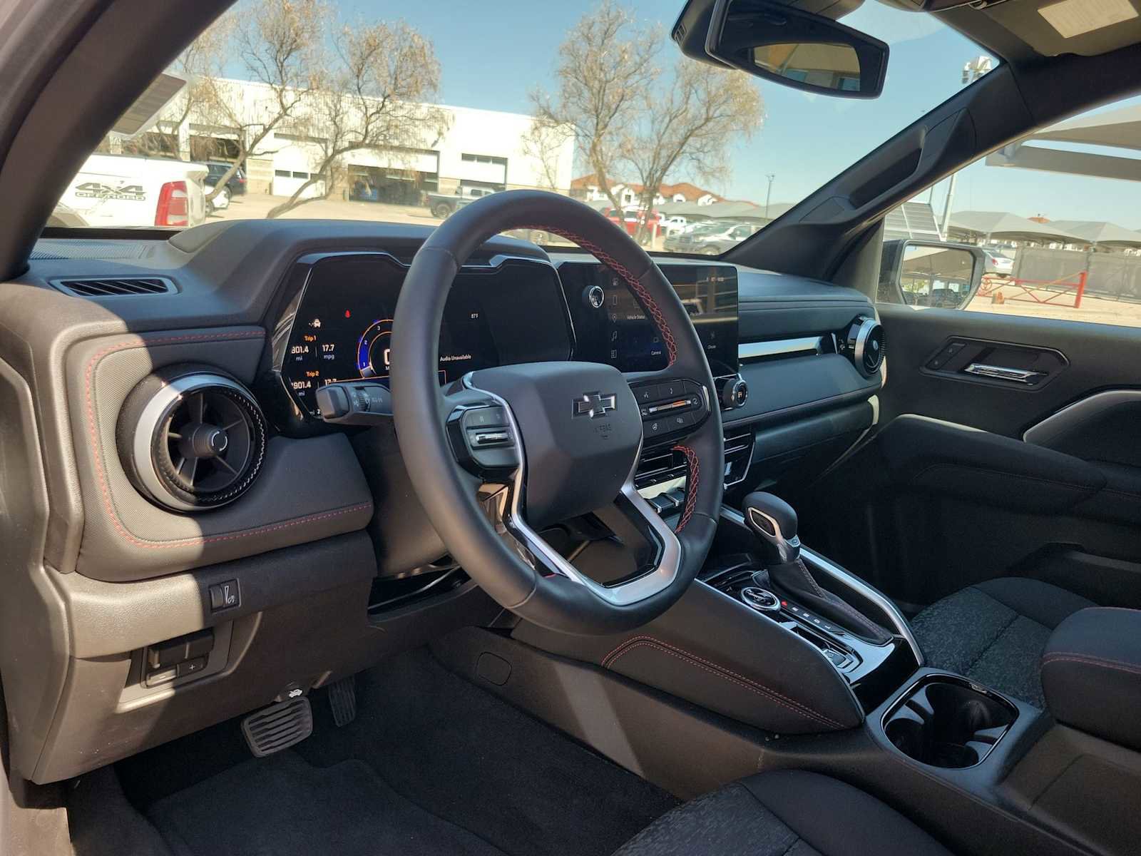 Used 2026 Chevrolet Colorado Z71 w/ Technology Package image 2