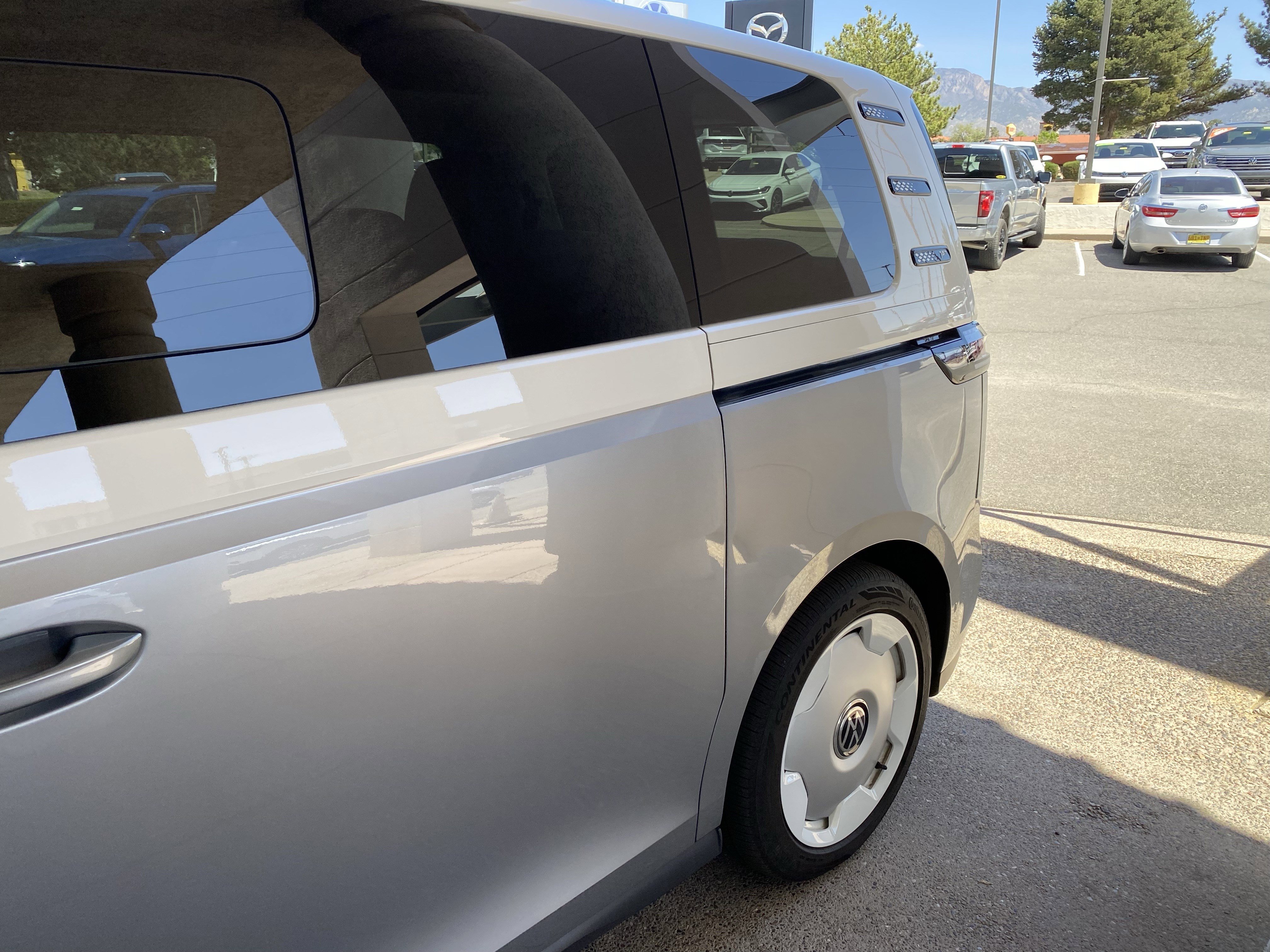 Used 2025 Volkswagen ID. Buzz 1st Edition image 53