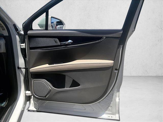Used 2023 Lincoln Nautilus FWD image 19