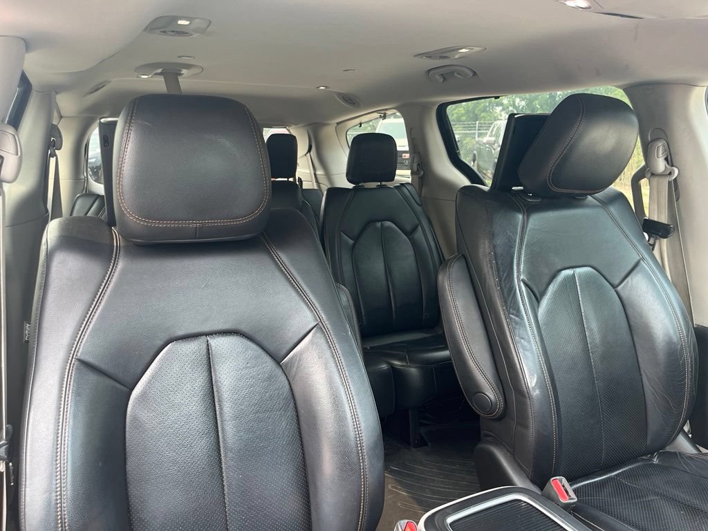 Used 2017 Chrysler Pacifica Touring-L Plus FWD image 44