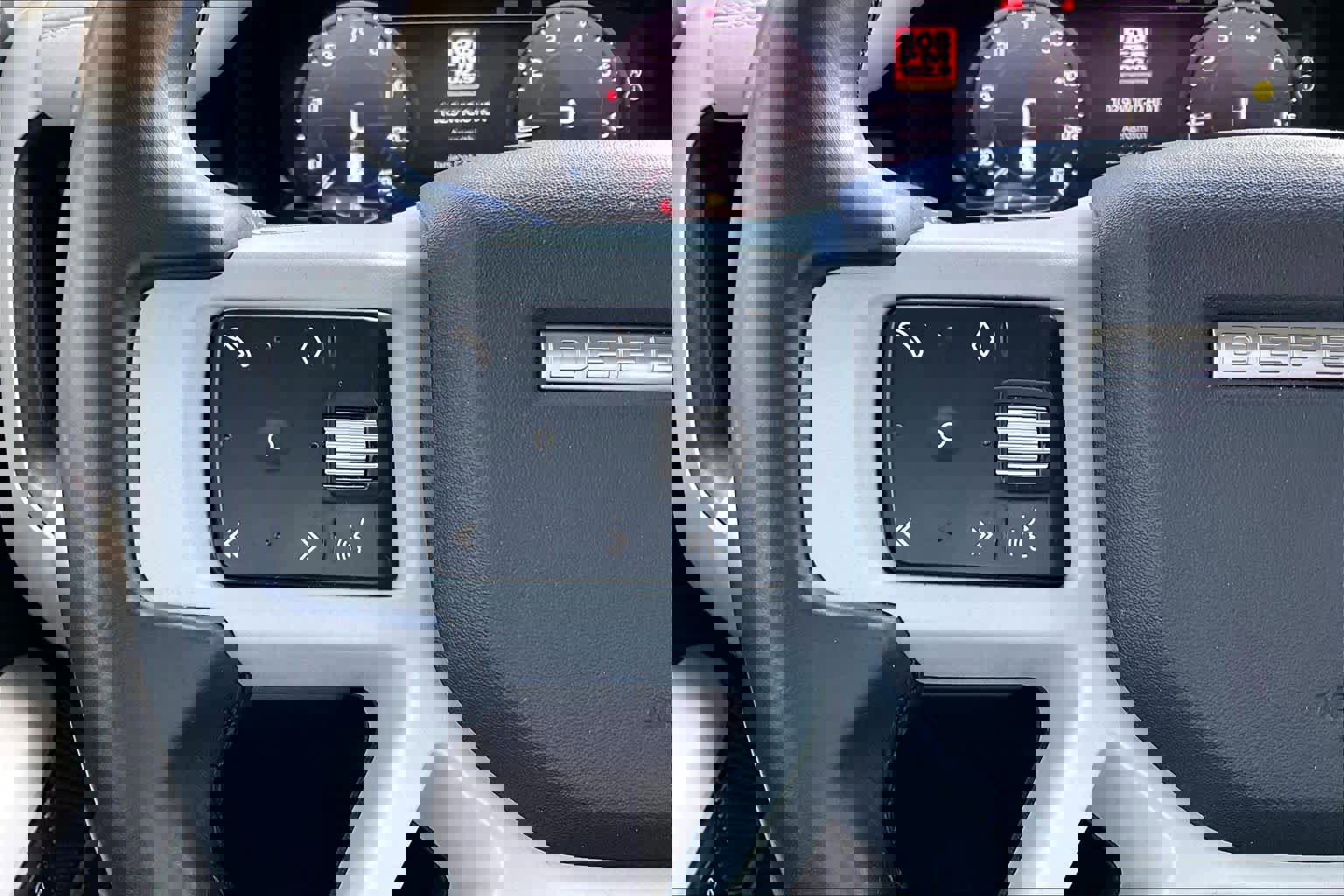 Used 2023 Land Rover Defender 130 SE image 22