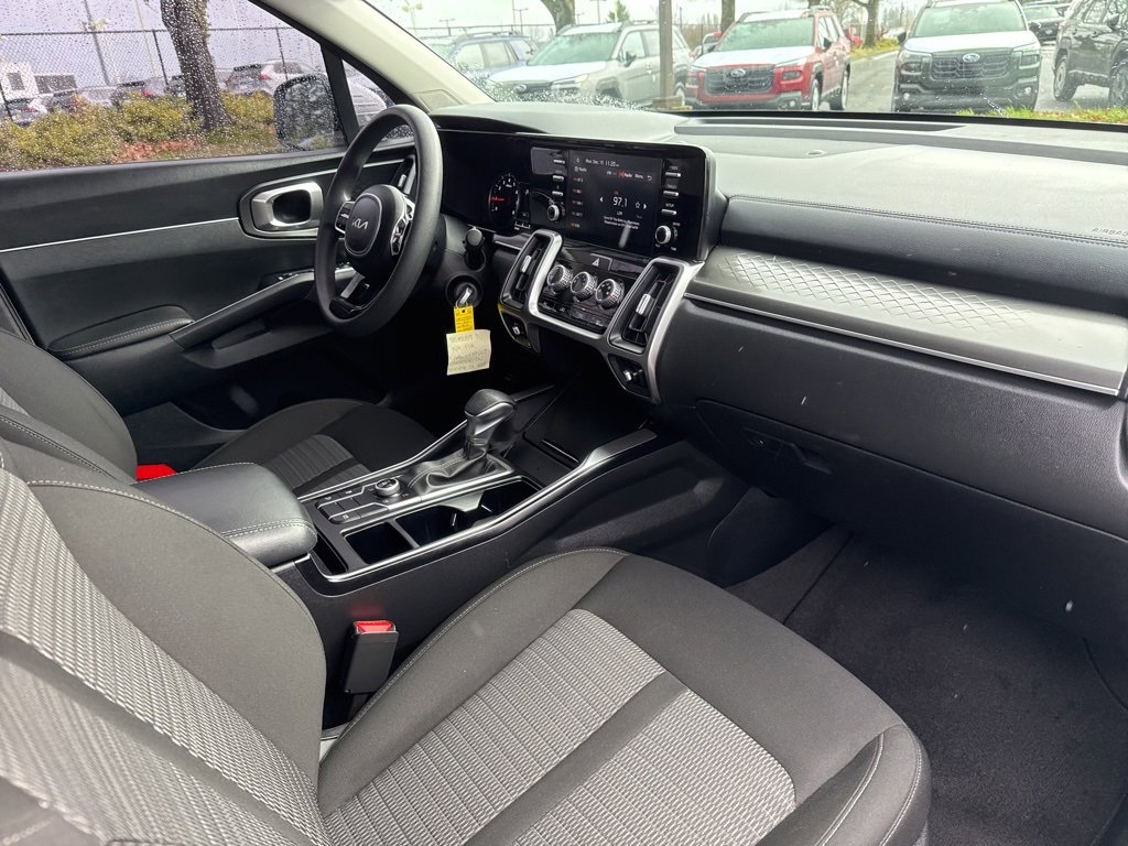 Used 2023 Kia Sorento LX image 29