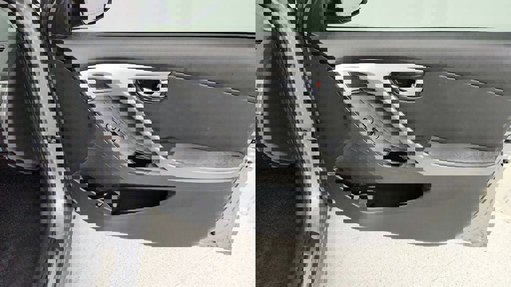 Used 2015 Hyundai Elantra Limited w/ Option Group 05 image 27