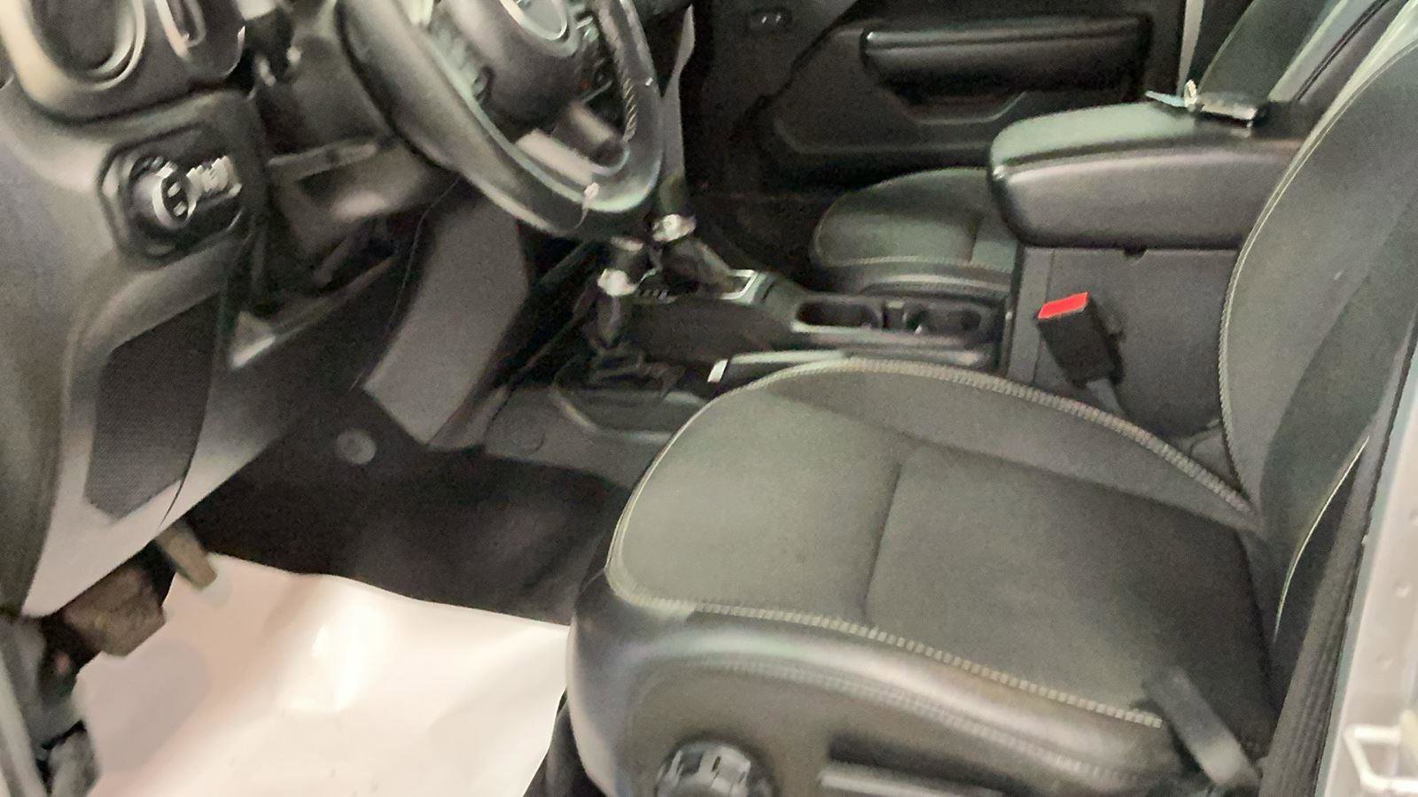 Used 2021 Jeep Gladiator Sport AWD/4WD image 17