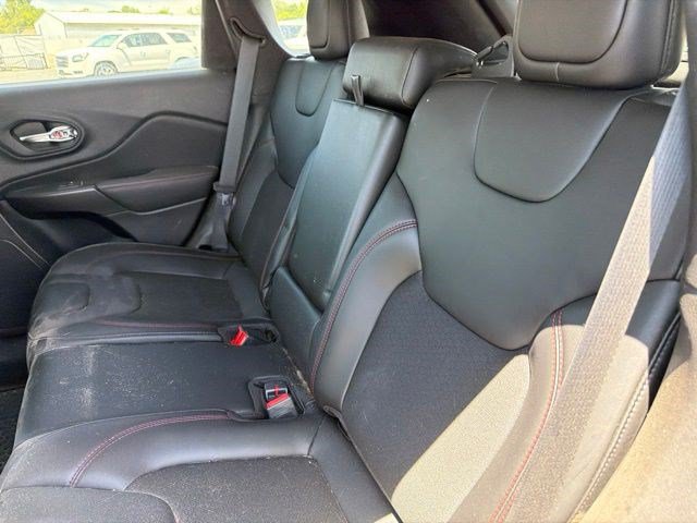 Used 2021 Jeep Cherokee Trailhawk AWD/4WD image 13