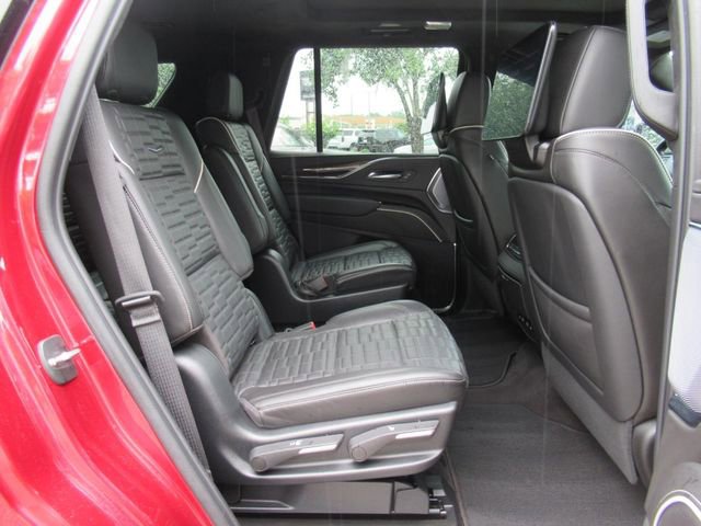 Certified 2023 Cadillac Escalade Sport Platinum w/ LPO, ONYX Package AWD/4WD image 37