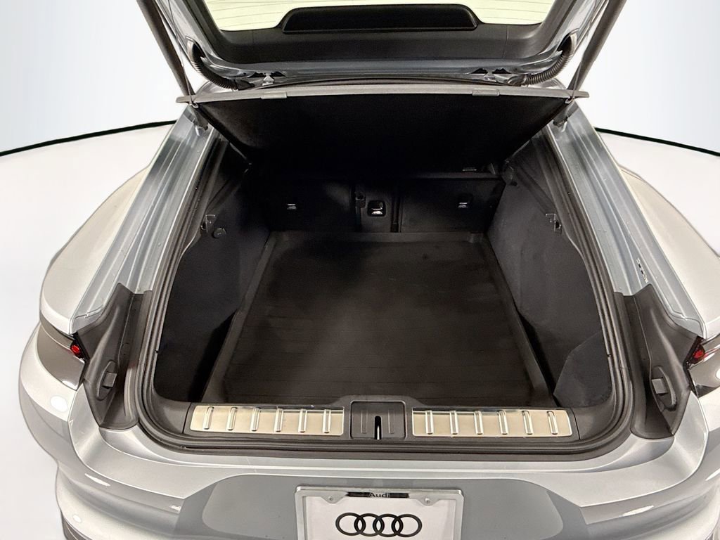 Used 2025 Porsche Panamera image 29