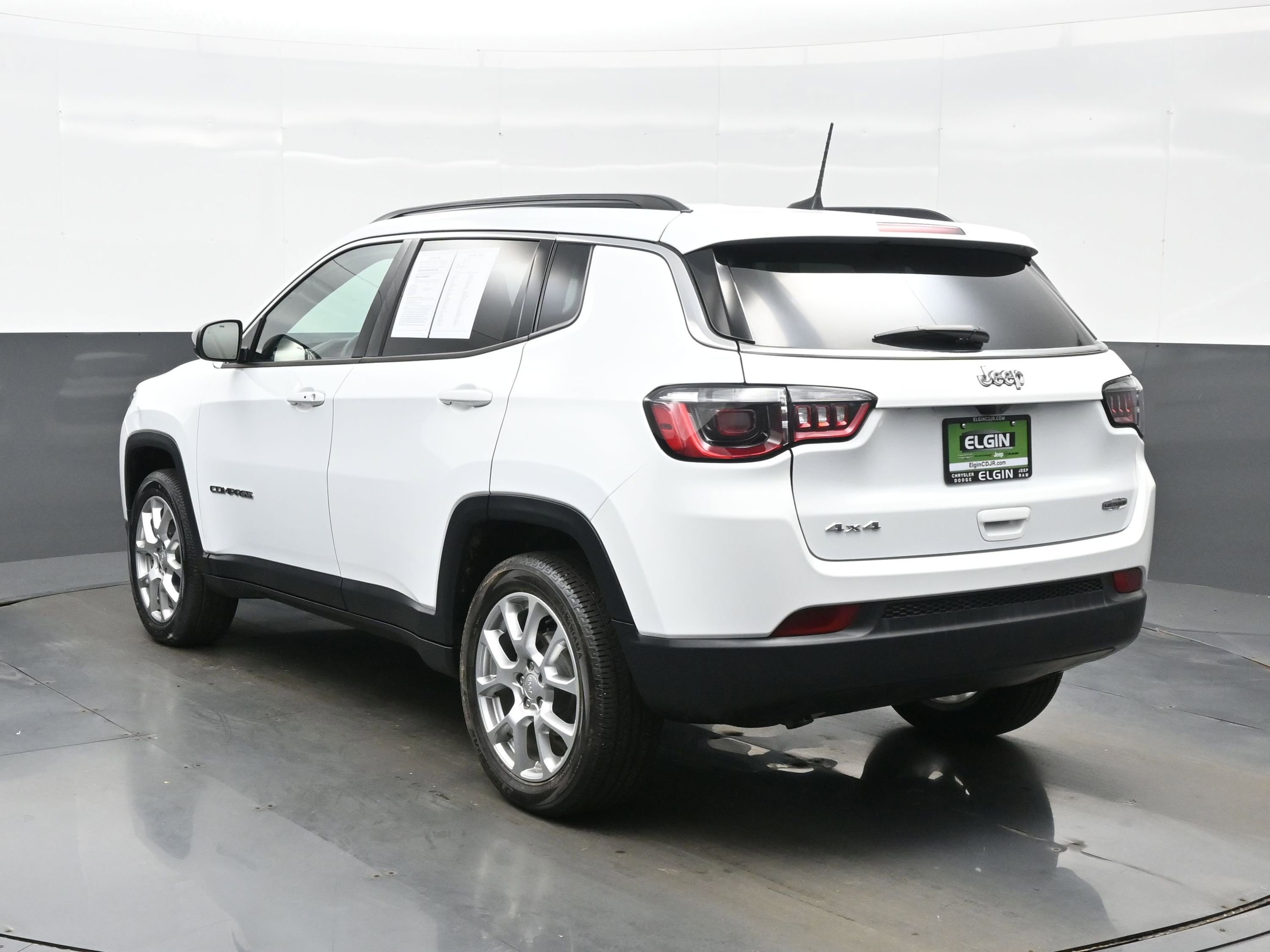 Used 2023 Jeep Compass Latitude image 4