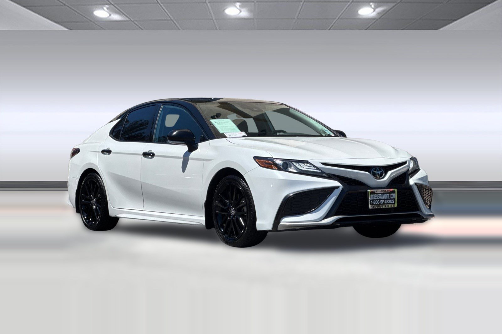 Used 2023 Toyota Camry XSE FWD image 6