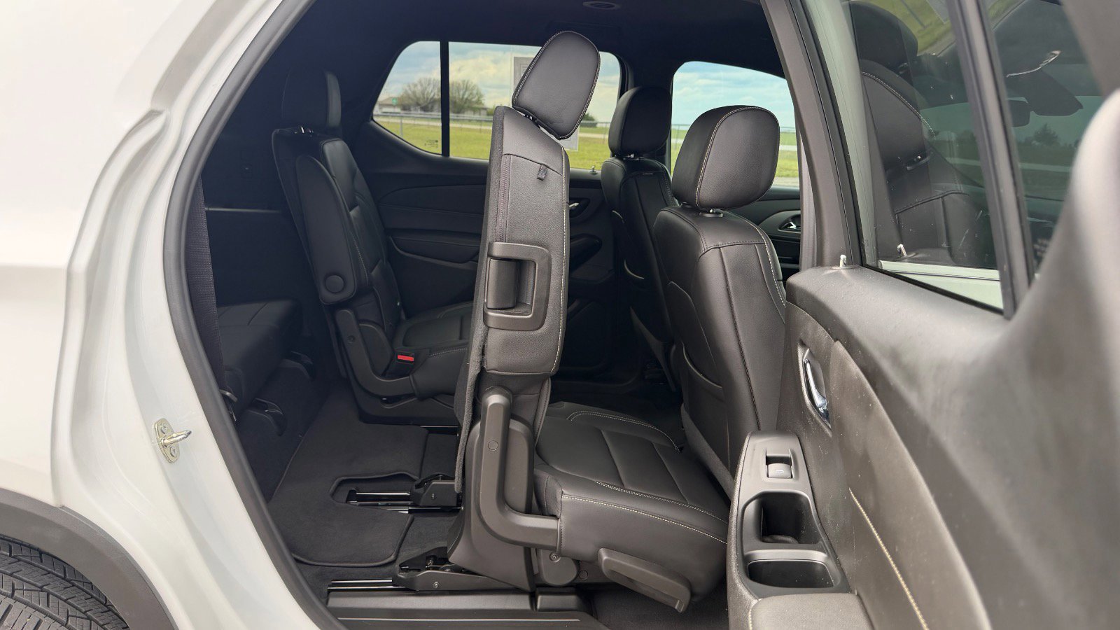 Used 2023 Chevrolet Traverse LT FWD image 25