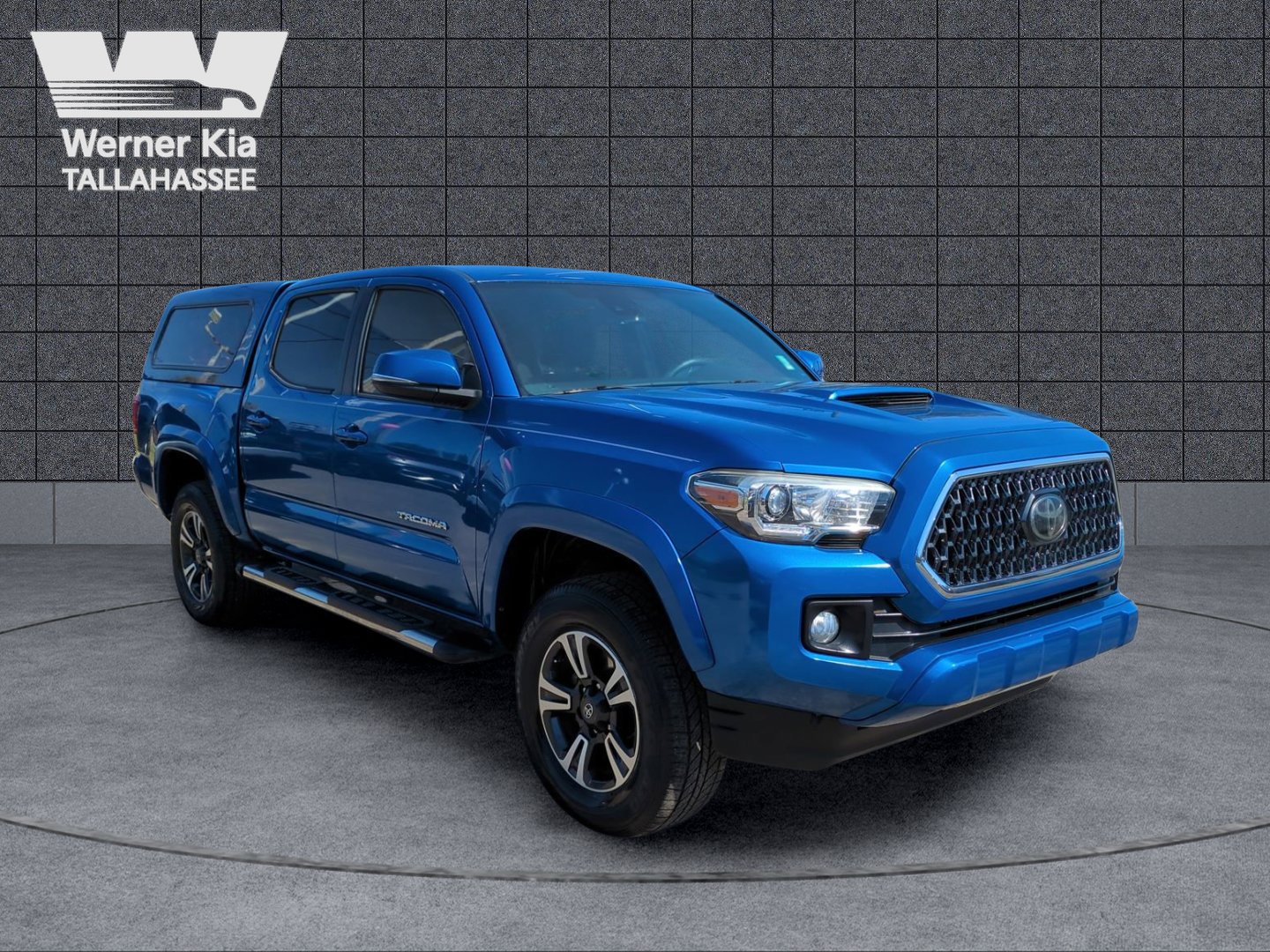 Used 2018 Toyota Tacoma TRD Sport image 3