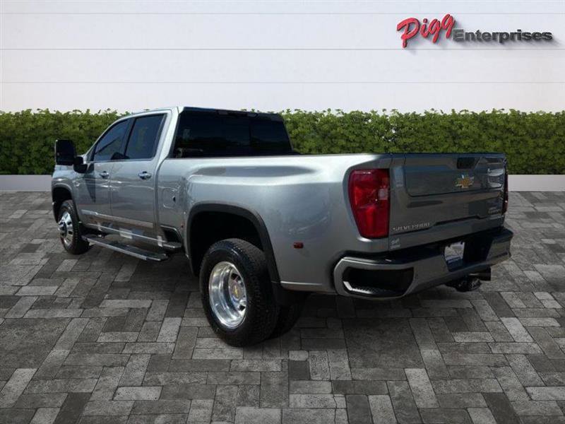 Used 2024 Chevrolet Silverado 3500 High Country image 2