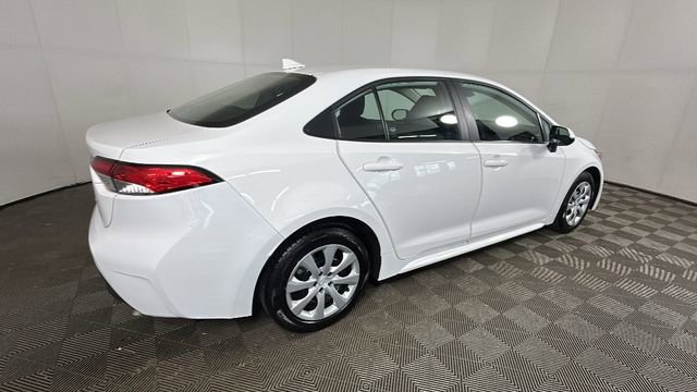 Used 2023 Toyota Corolla LE FWD image 3