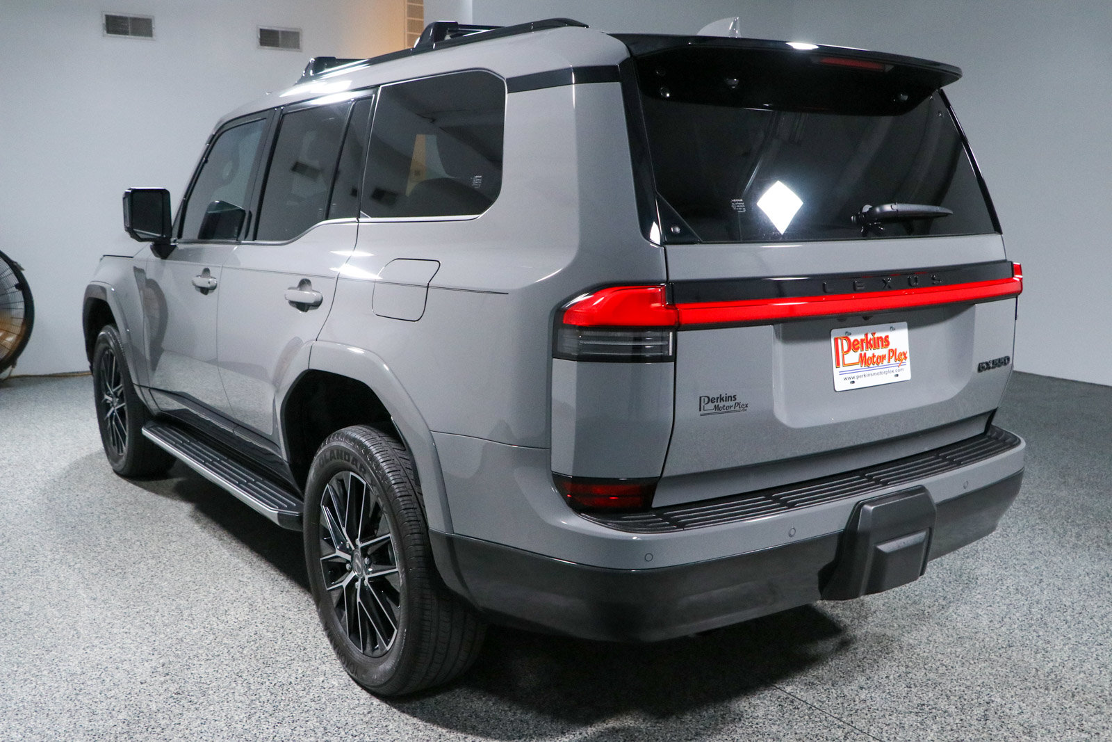 Used 2024 Lexus GX 550 w/ Accessory Package (Z1) AWD/4WD image 9