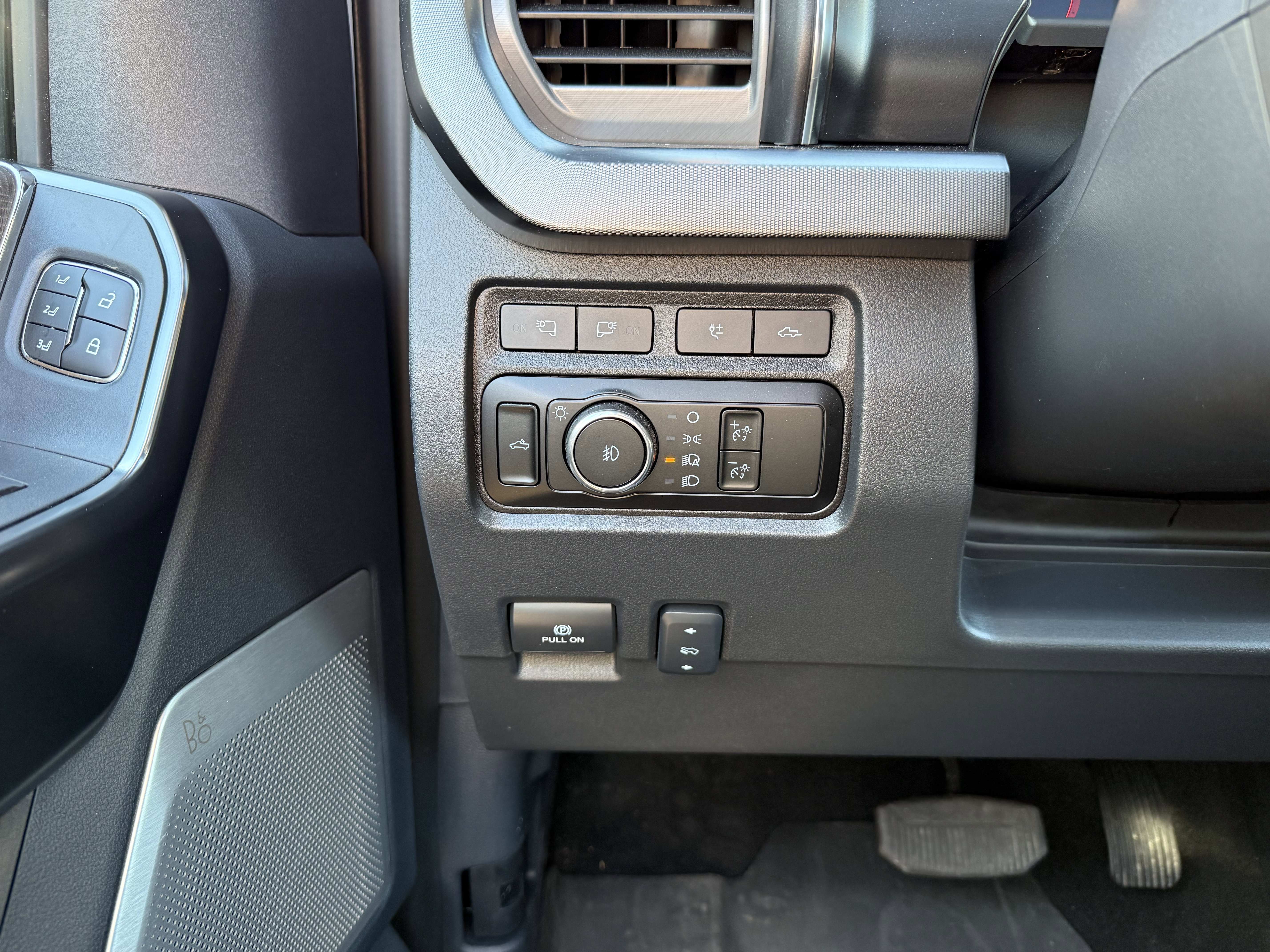 Used 2024 Ford F350 Platinum image 13