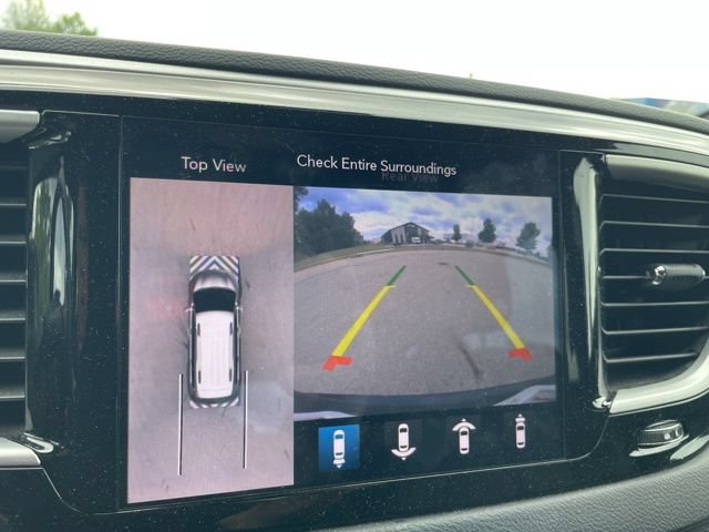 Used 2020 Chrysler Pacifica Touring-L w/ Advanced Safetytec Group AWD/4WD image 10