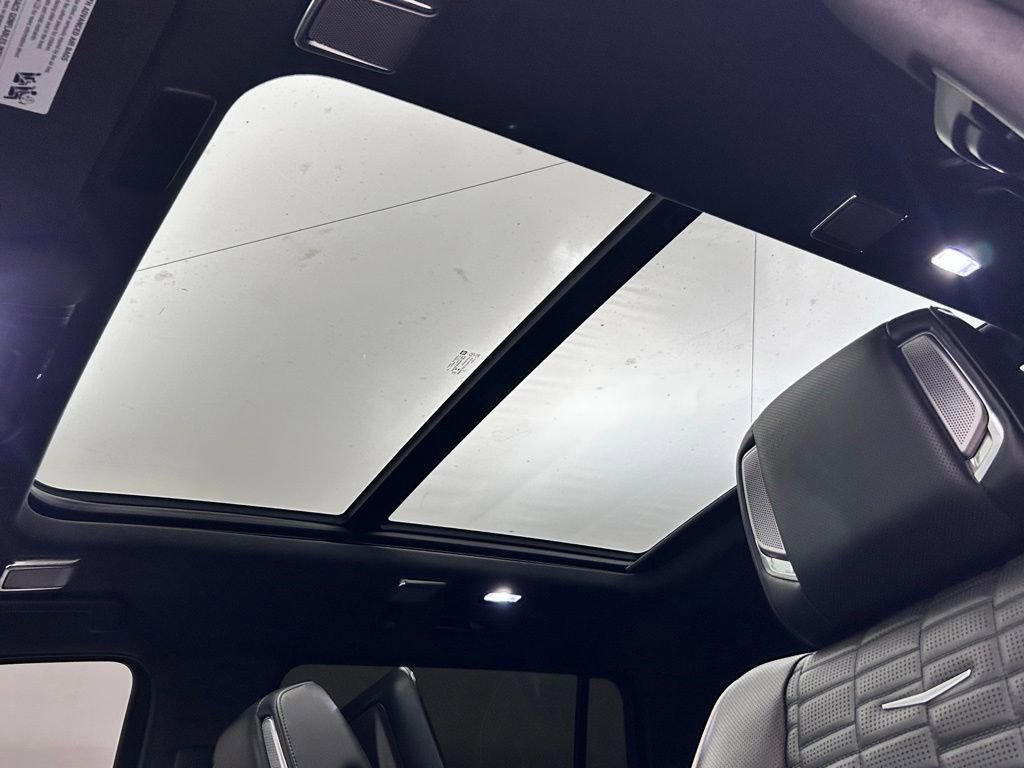 Used 2022 Cadillac Escalade ESV Sport Platinum w/ Heavy-Duty Trailer Package AWD/4WD image 26