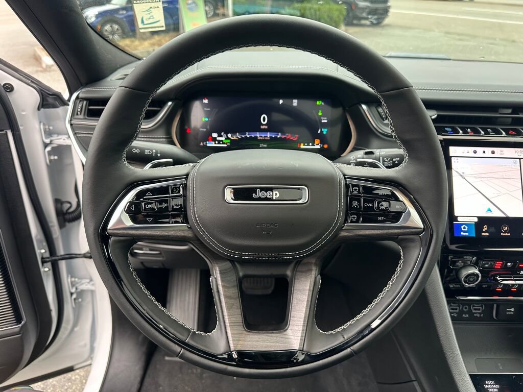 New 2024 Jeep Grand Cherokee Overland w/ Advanced Protech Group III image 19