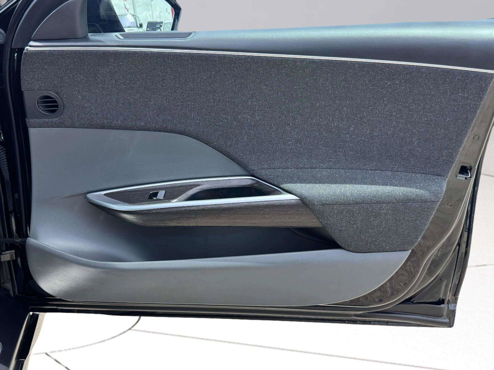 Used 2025 Lucid Air Pure RWD image 61