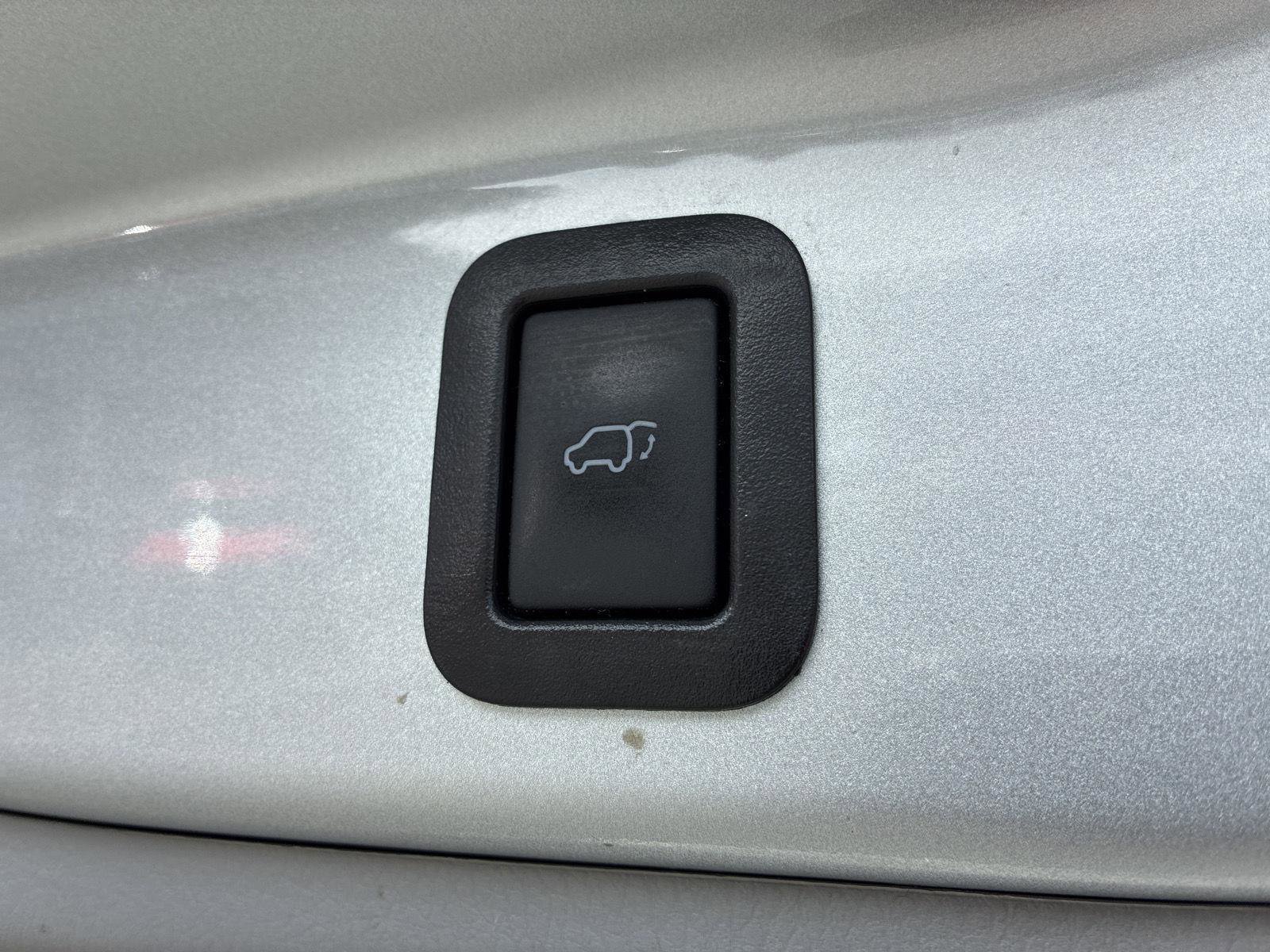 Used 2019 Toyota Highlander XLE AWD/4WD image 13