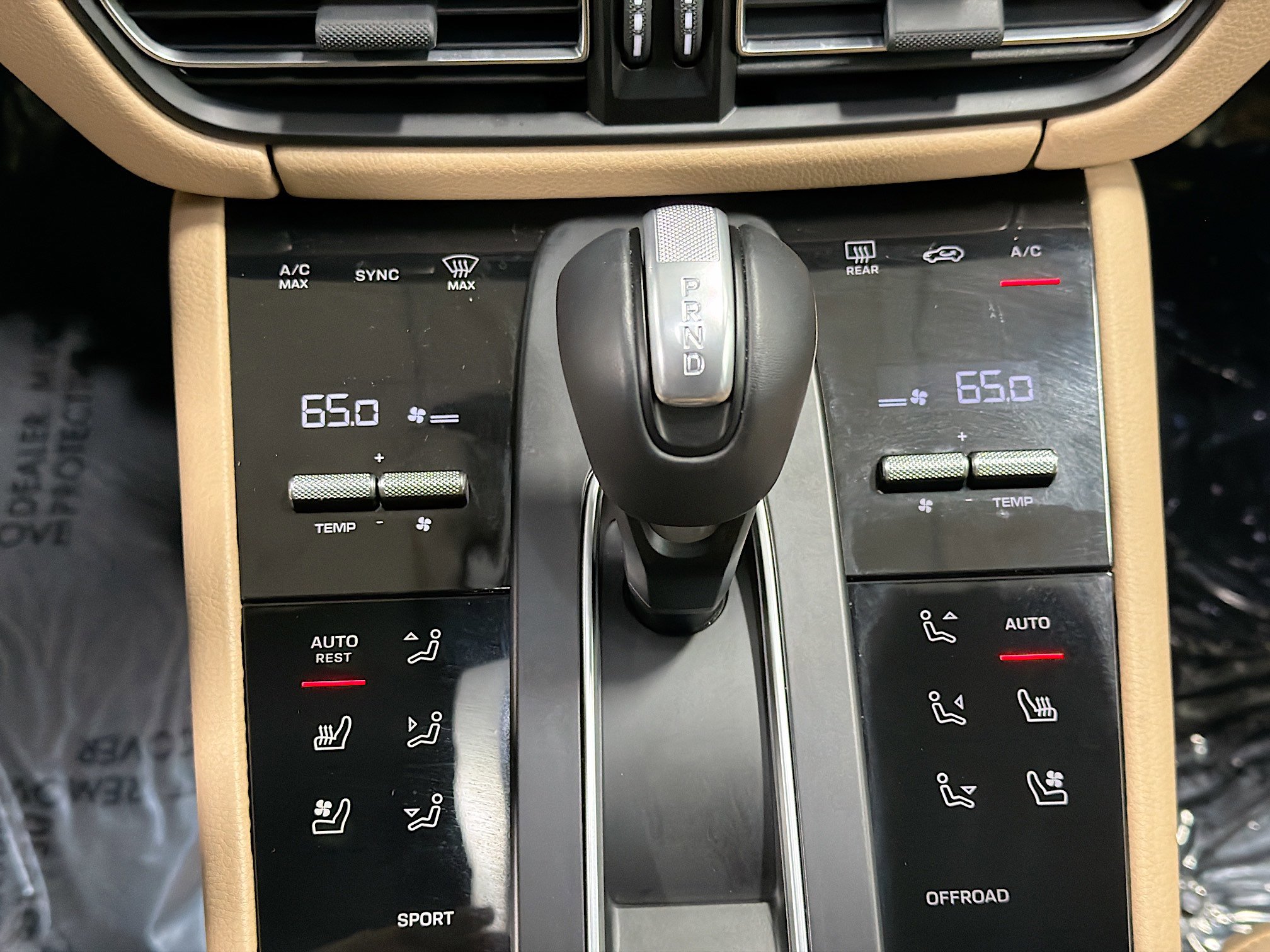 Certified 2025 Porsche Macan image 34