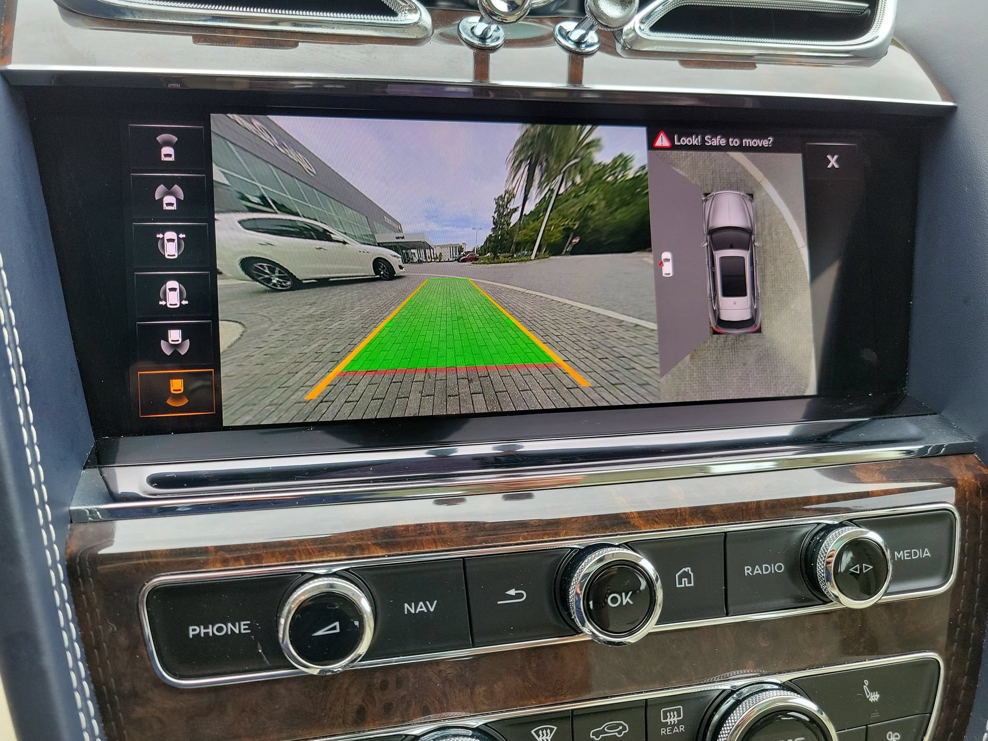 Certified 2022 Bentley Bentayga AWD/4WD image 46